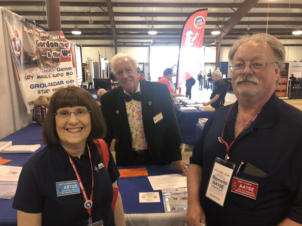 Western MA Section Manager Ray, AA1SE and Assistant Director Anita, AB1QB discuss Licensing and Mentoring with Gordon West, WB6NOA at Hamvention
